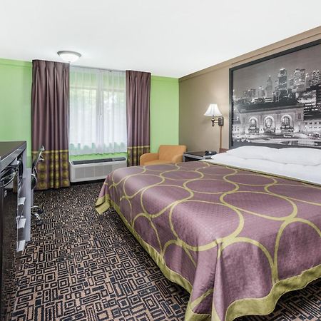 Super 8 By Wyndham Warrensburg Motel Екстериор снимка