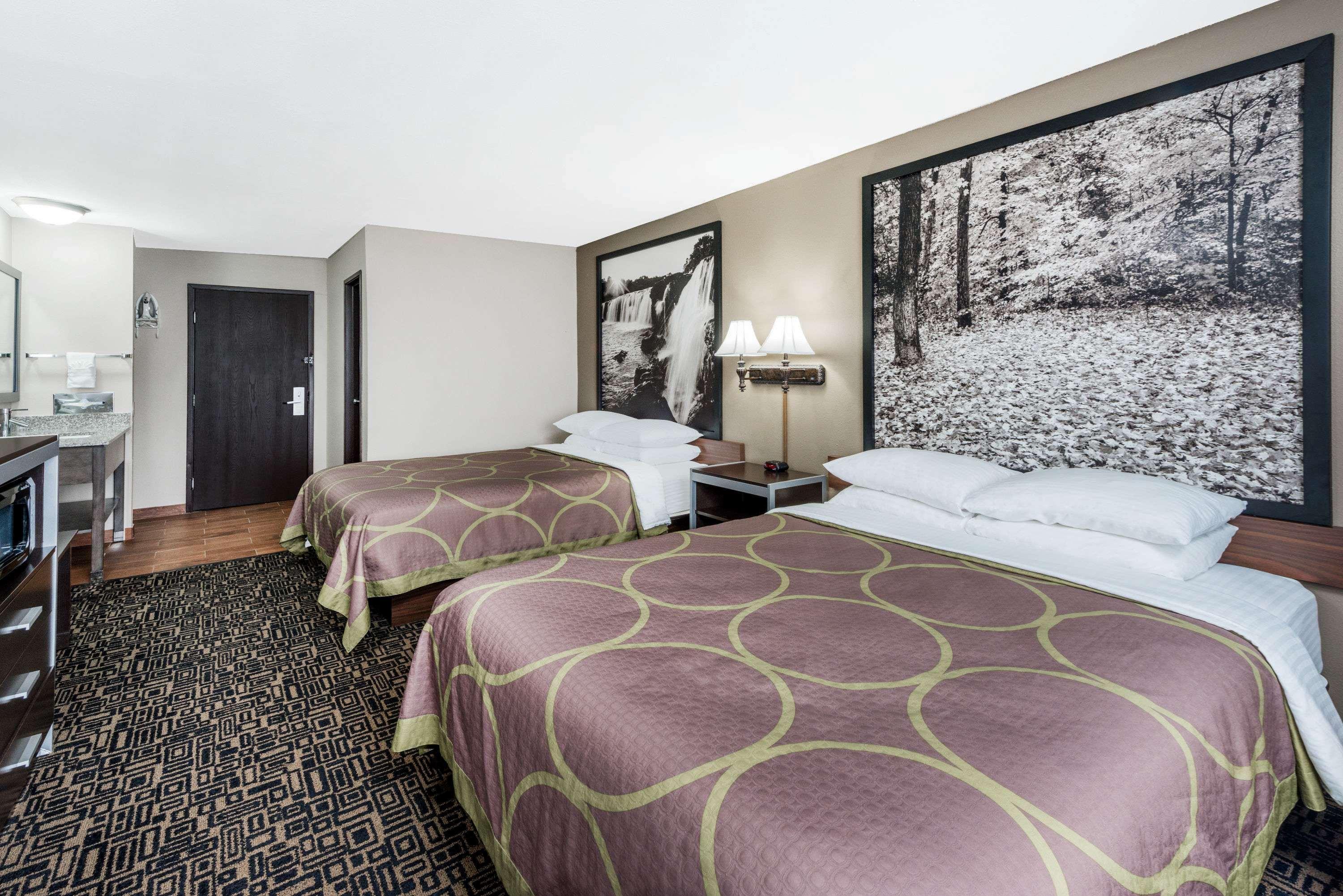 Super 8 By Wyndham Warrensburg Motel Екстериор снимка