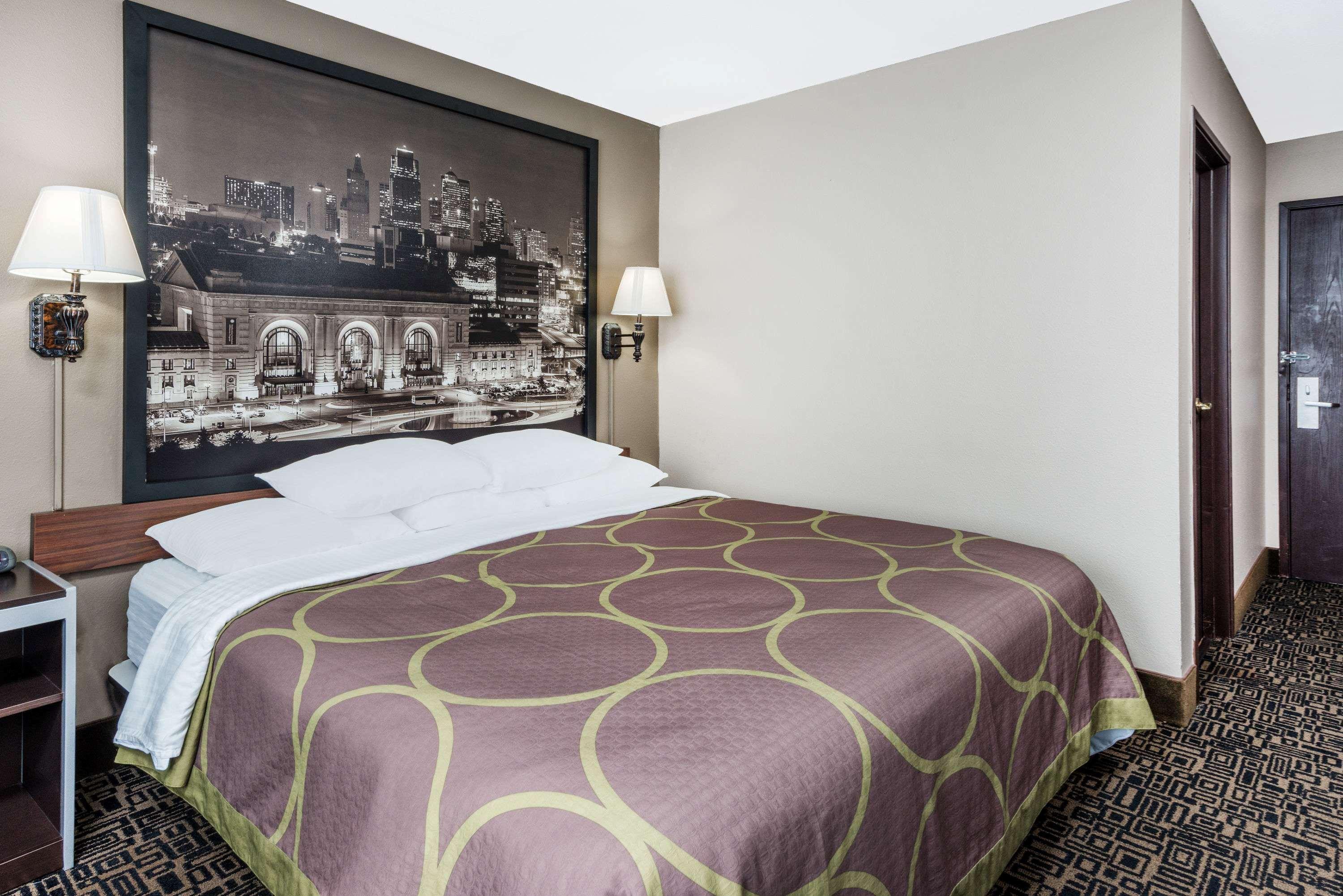 Super 8 By Wyndham Warrensburg Motel Екстериор снимка