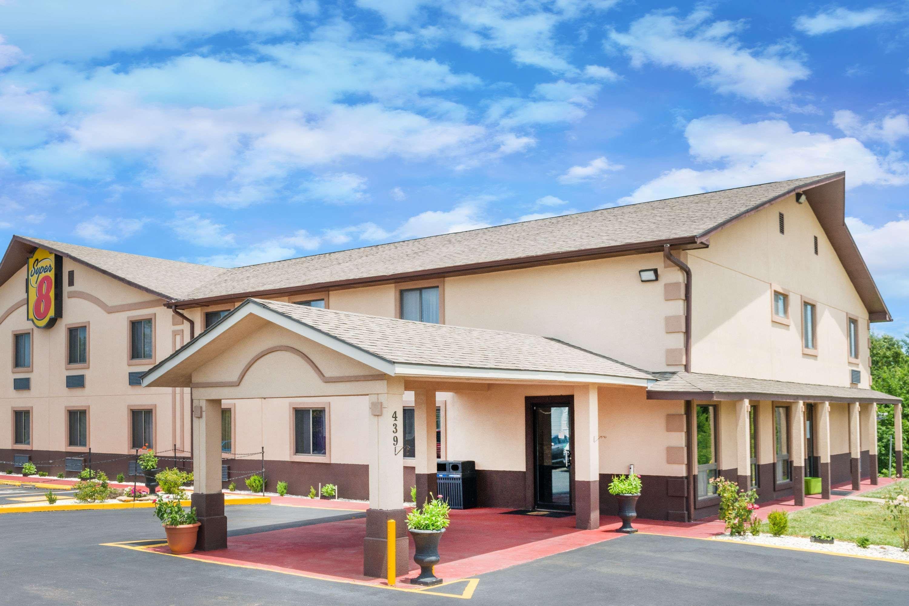 Super 8 By Wyndham Warrensburg Motel Екстериор снимка