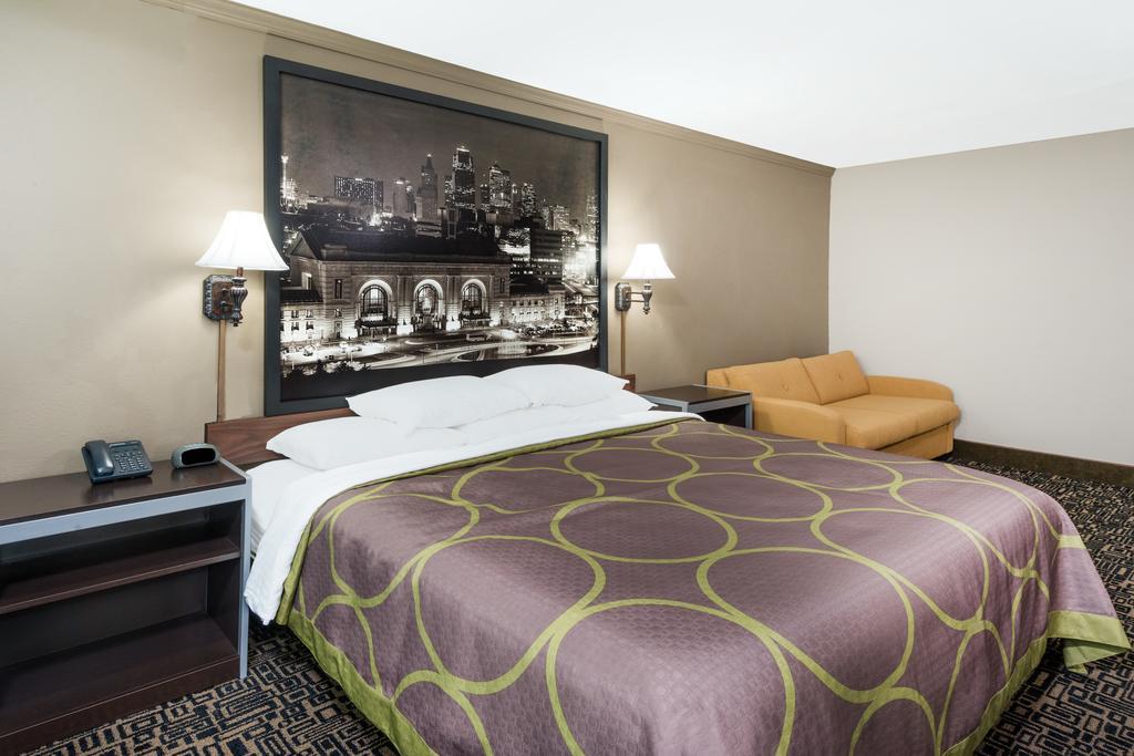 Super 8 By Wyndham Warrensburg Motel Екстериор снимка