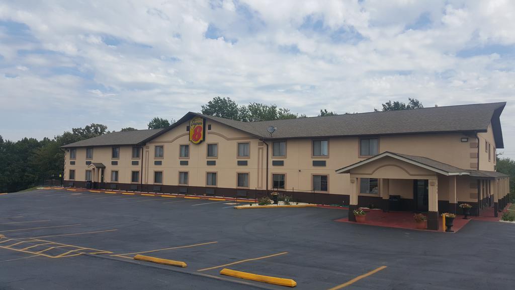 Super 8 By Wyndham Warrensburg Motel Екстериор снимка