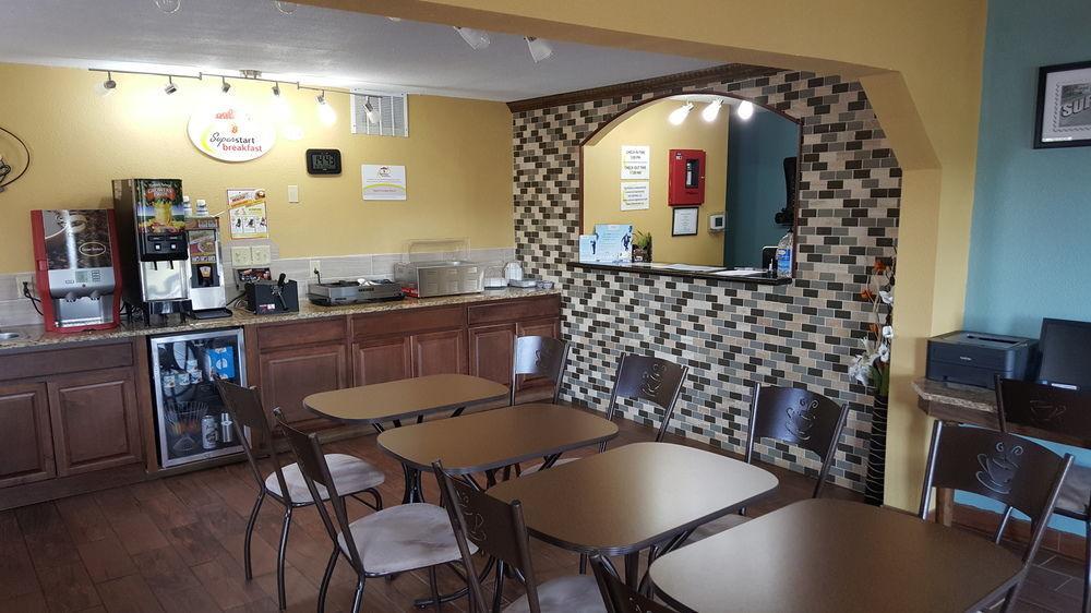 Super 8 By Wyndham Warrensburg Motel Екстериор снимка